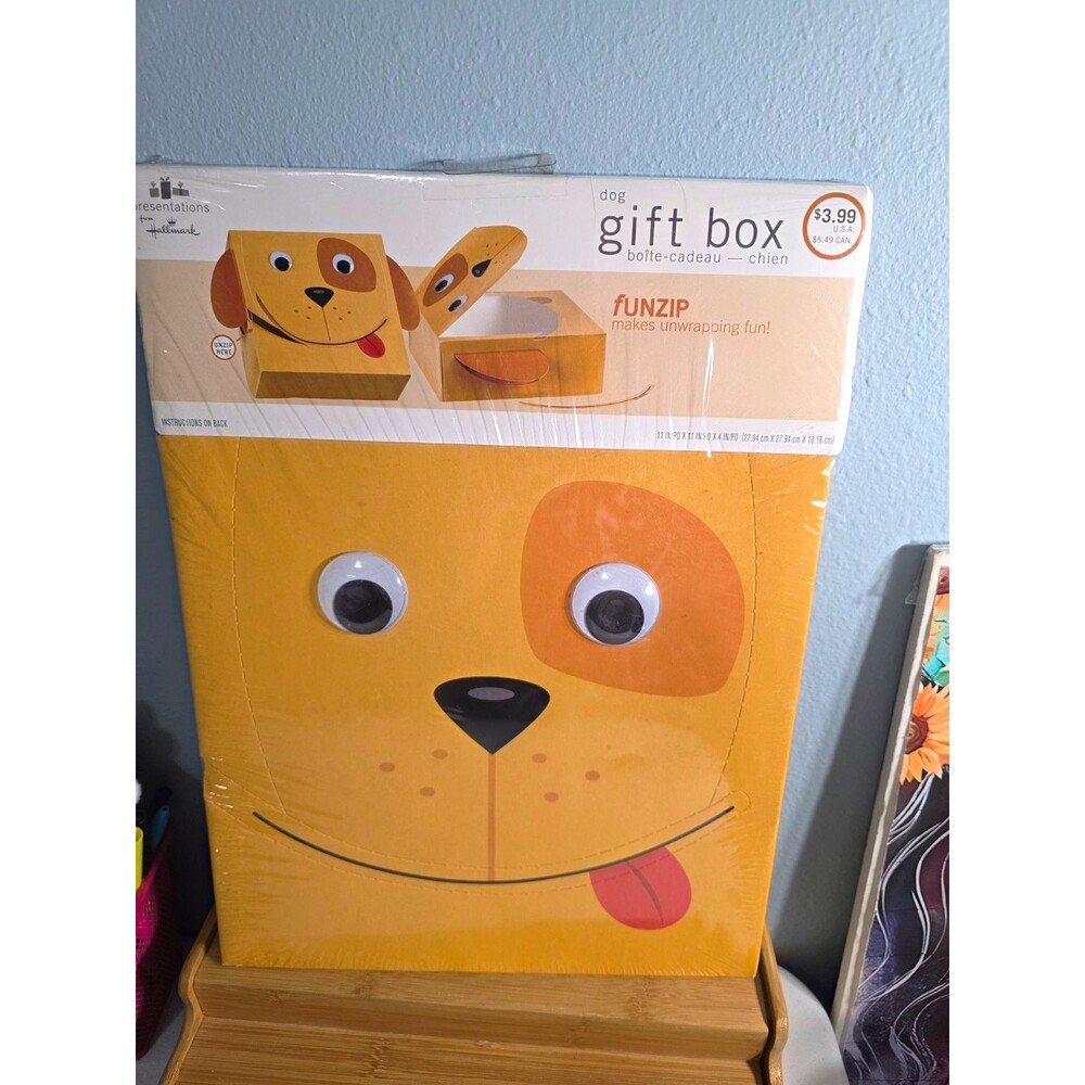 Hallmark Funzip Dog Children's Gift Box Moving Googly Eyes 11"x 11 " New Sealed